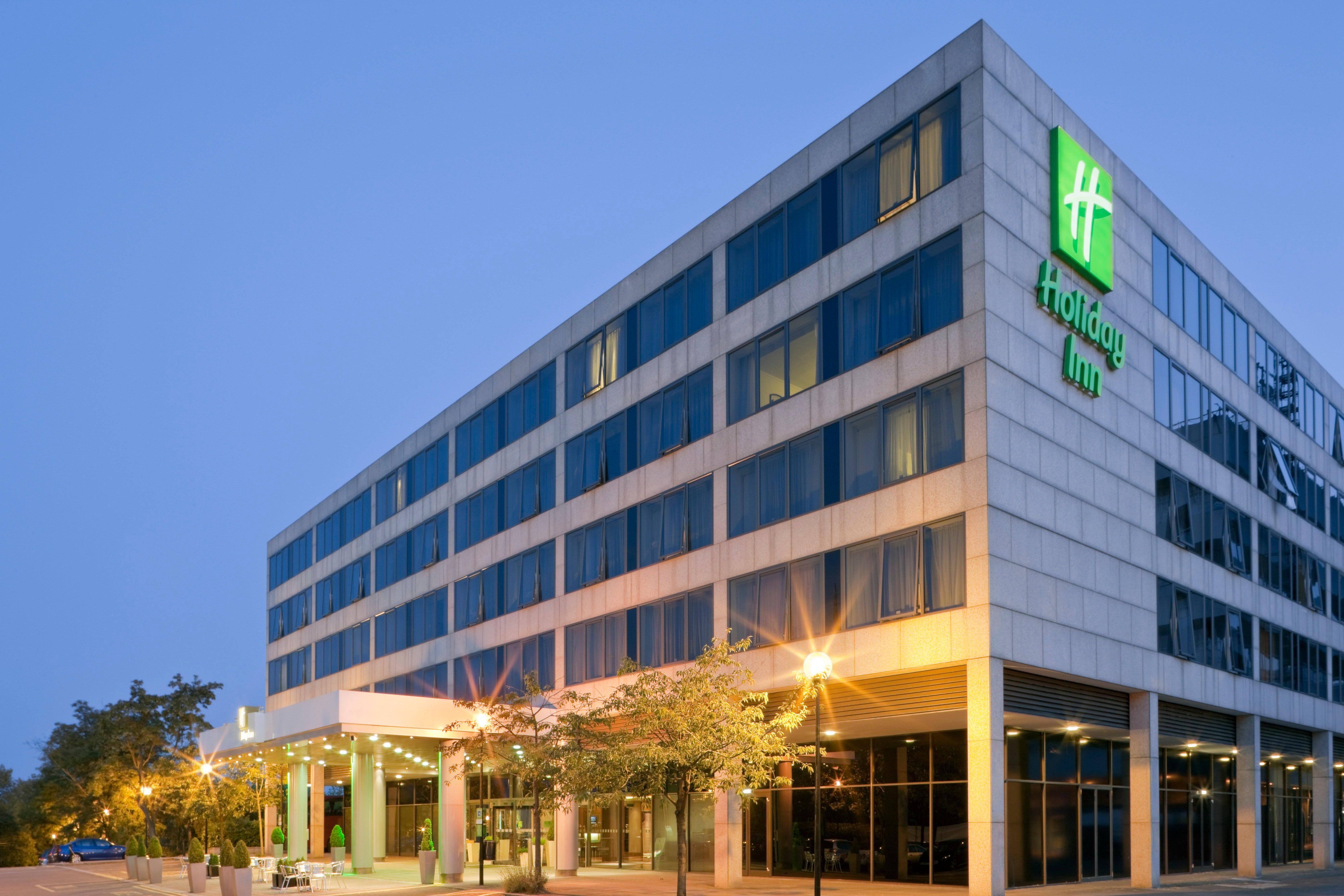 Holiday Inn Milton Keynes Central, An Ihg Hotel Extérieur photo